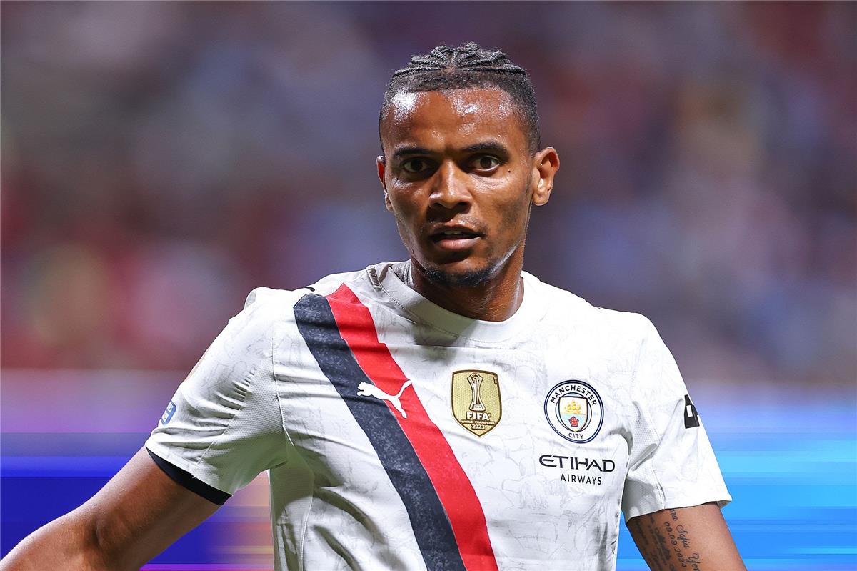 مستقبل مانويل أكانجي: هل ينتقل إلى الدوري الإيطالي؟