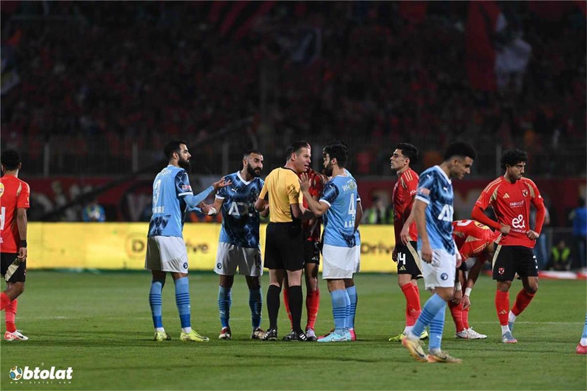 موعد مباراة الأهلي وبيراميدز والقنوات الناقلة: متابعة مباشرة لقمة الدوري المصري